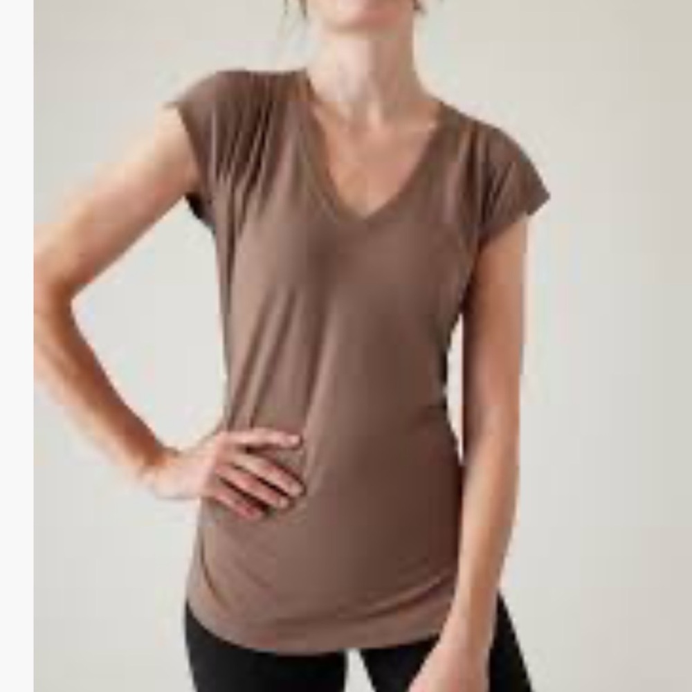 Athleta Outbound V Neck Shirt- Size Large- NWT🌳